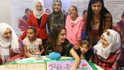 Songül üden सीरिया की महिलाओं के साथ मुलाकात की