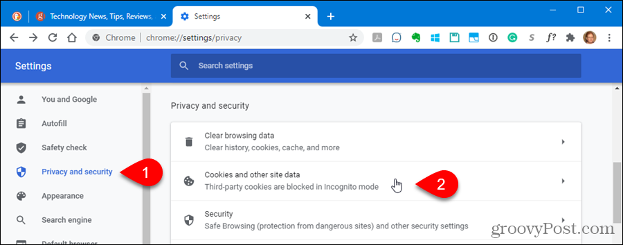 Chrome में गोपनीयता और सुरक्षा सेटिंग में कुकी और साइट डेटा पर क्लिक करें