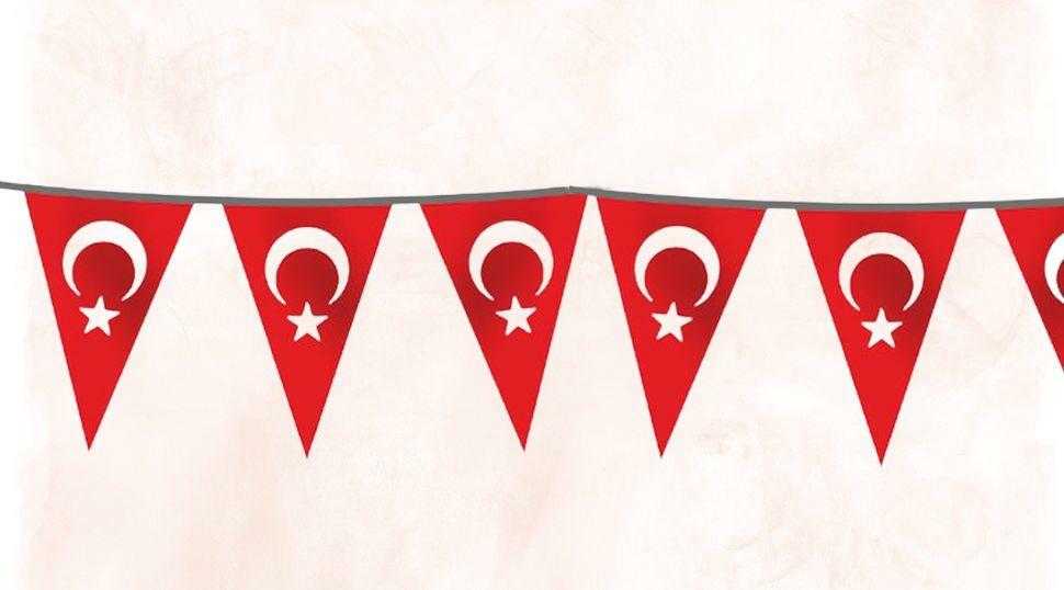 Özgüvenal स्ट्रिंग आभूषण त्रिकोण तुर्की झंडा