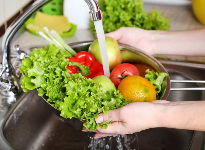 फलों और सब्जियों को कैसे धोया जाना चाहिए? इन त्रुटियों के कारण विषाक्तता होती है!