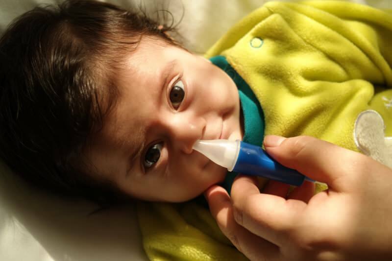 चोट लगने के बिना शिशुओं की नाक कैसे साफ करें? शिशुओं में नाक की भीड़ और सफाई का तरीका