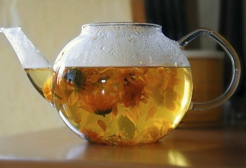 यदि आप हर्बल चाय पीते समय उबलते पानी डालते हैं ...