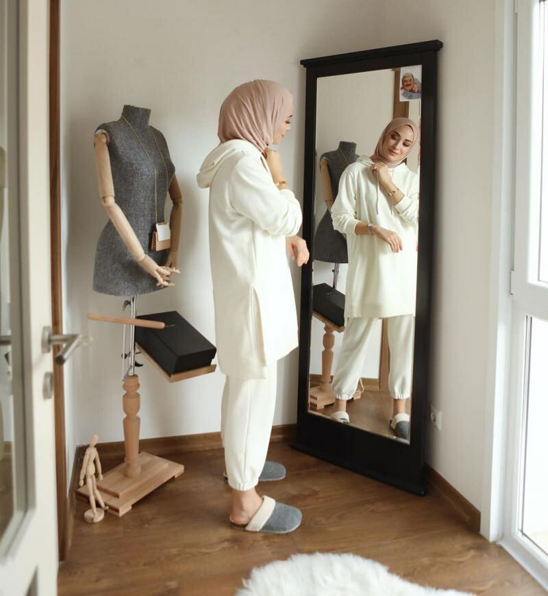 हिजाब कपड़ों में सबसे लोकप्रिय ट्रैक सूट सेट सबसे खूबसूरत ट्रैक सूट है