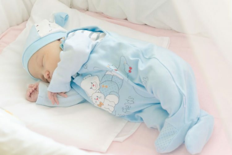 शिशुओं में नींद की स्थिति पर विचार करें!
