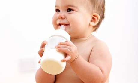 अपने बच्चे को दूध पिलाते समय इसका सही तरीके से सेवन करें!