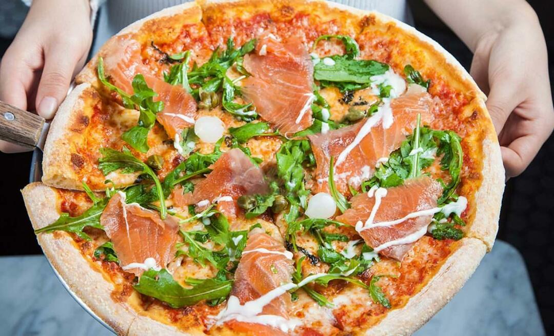 सामन पिज्जा कैसे बनाते हैं? बहुत बढ़िया स्मोक्ड सैल्मन पिज्जा रेसिपी