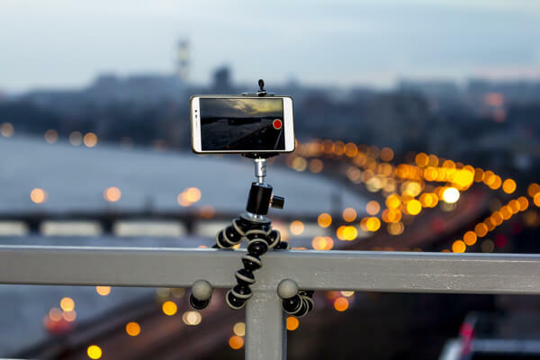 Joby GorillaPod लाइन में स्मार्टफ़ोन और कैमरों दोनों के लिए लचीले तिपाई शामिल हैं।
