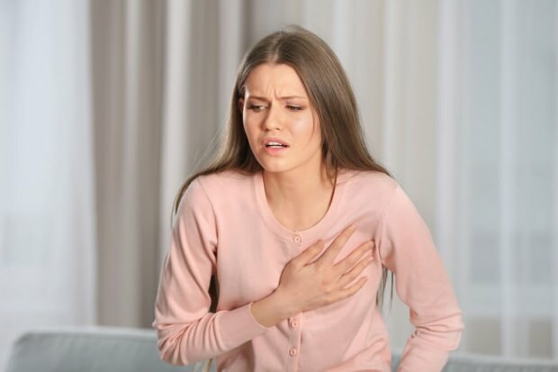 दिल का दौरा क्या है? दिल के दौरे के लक्षण क्या हैं? क्या हार्ट अटैक का इलाज है?