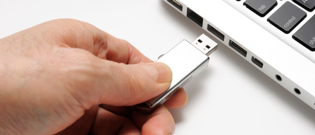 फिक्स "USB फ्लैश ड्राइव पर पूर्ण प्रारूप में असमर्थ"