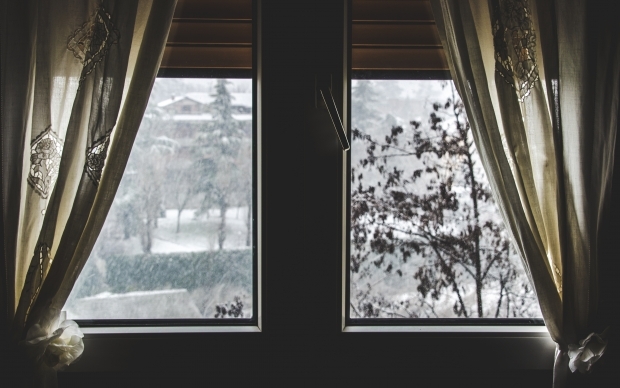 सर्दियों में घर को गर्म रखने के तरीके क्या हैं? घर का इंटीरियर कैसे गर्म रखा जाता है?