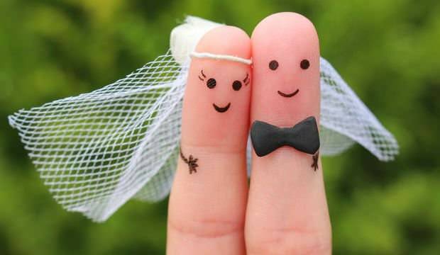 महामारी के कारण विवाहित जोड़ों की संख्या 20 वर्षों में सबसे निचले स्तर पर आ गई