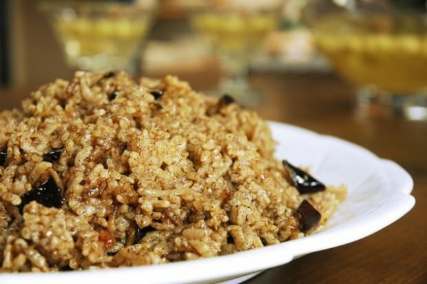 बैंगन के साथ चावल कैसे बनाते हैं