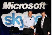 स्काइपे 8 बिलियन डॉलर में माइक्रोसॉफ्ट को बेची गई, और स्टीव बाल्मर परमानंद दिखता है
