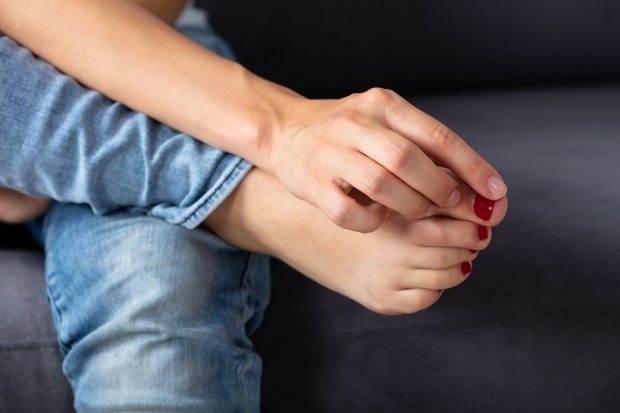 अंतर्वर्धित toenail लक्षण