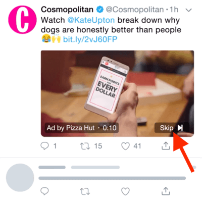 6 सेकंड के बाद विज्ञापन को छोड़ने के विकल्प के साथ एक ट्विटर वीडियो विज्ञापन का उदाहरण।