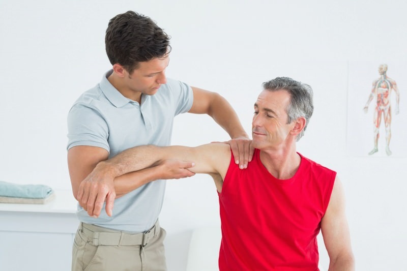 मांसपेशियों को खींचने में भौतिक चिकित्सा महत्वपूर्ण है