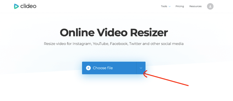 वीडियो अपलोड करें Clideo ऑनलाइन वीडियो Resizer के लिए