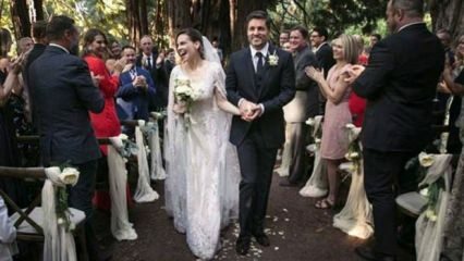 हॉलीवुड स्टार हिलेरी स्वंक ने की शादी!