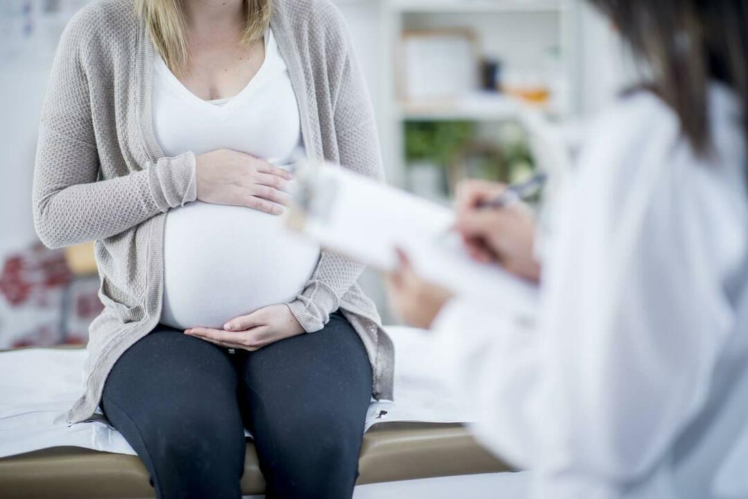 मनोचिकित्सक के पास जा रही गर्भवती