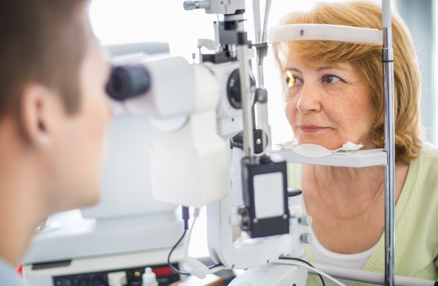 आंख के दबाव (ग्लूकोमा) के लक्षण क्या हैं? क्या आंखों के दबाव का कोई इलाज है? आंखों के दबाव के लिए अच्छा है इलाज ...