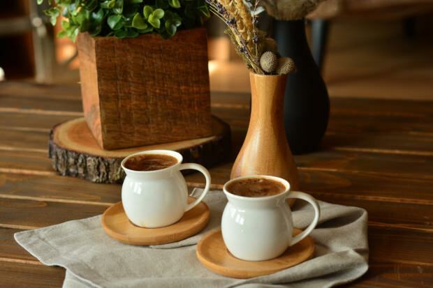 क्या मक्खन कॉफी कमजोर करता है? कुरकुरे वसा जलाने वाली कॉफी रेसिपी