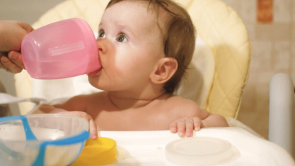 शिशुओं को कब पानी दिया जाता है? क्या पूरक भोजन के लिए संक्रमण में फार्मूला खिलाया गया बच्चा पानी दे सकता है?