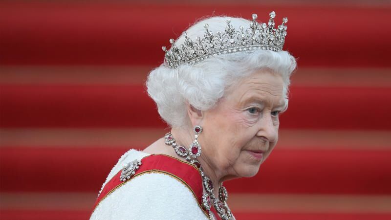93 वर्षीय रानी एलिजाबेथ ने कोरोना वायरस के डर से महल छोड़ दिया!