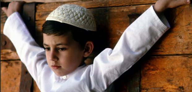उस बच्चे को क्या करना चाहिए जो प्रार्थना नहीं करता है?