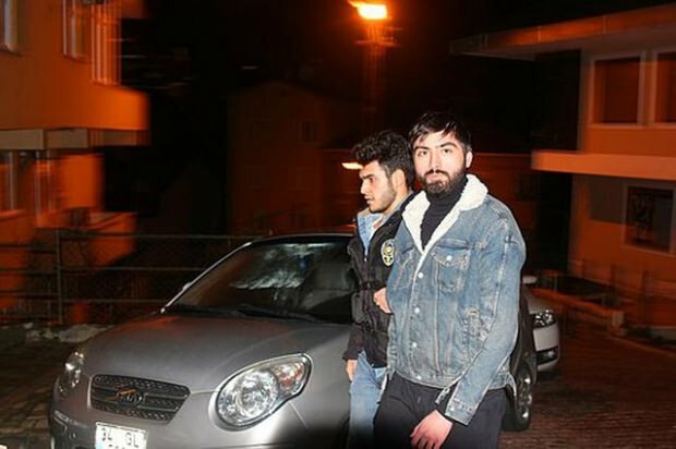 Emre - Erdi Kızgır भाई सोशल मीडिया चैनल डीप टर्किश वेब चलाते हैं