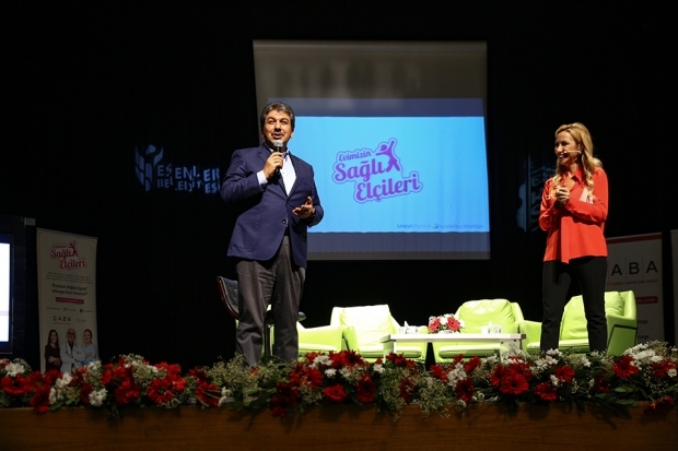Particip मुस्तफा सैंडल ’ने एसेनलर की महिलाओं के आयोजन में भाग लिया