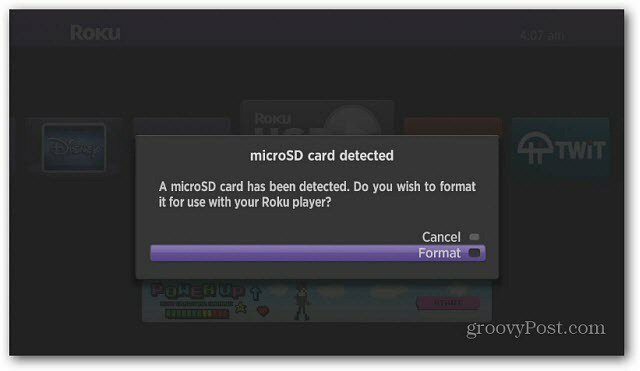 Roku2 पर एक माइक्रोएसडी कार्ड कैसे स्थापित करें