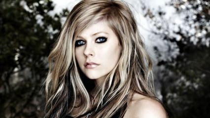 Avril Lavigne का चौंकाने वाला बयान: मैं खुश रहना चाहता हूं!