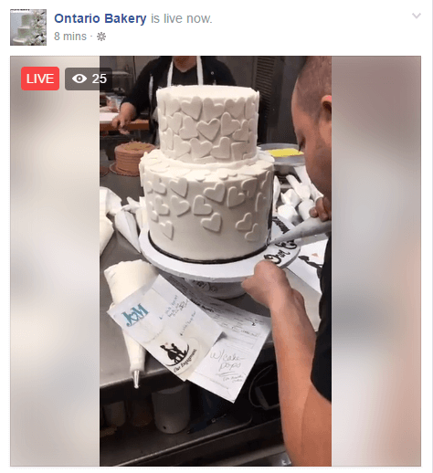 इस लाइव प्रसारण से दर्शक देख सकते हैं कि बेकरी शादी के केक को कैसे सजाती है।