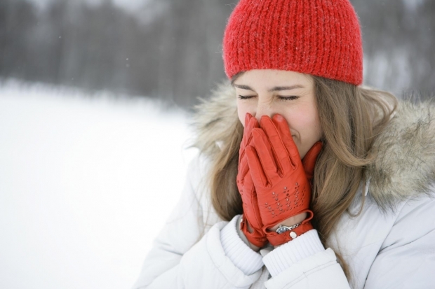 कोल्ड एलर्जी से ग्रसित व्यक्ति सामान्य जुकाम से दो गुना ज्यादा ठंडा होता है