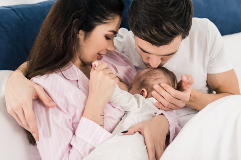 नवजात शिशु को स्तनपान कराने की तकनीक! स्तनपान कराते समय माताओं द्वारा की गई गलतियाँ
