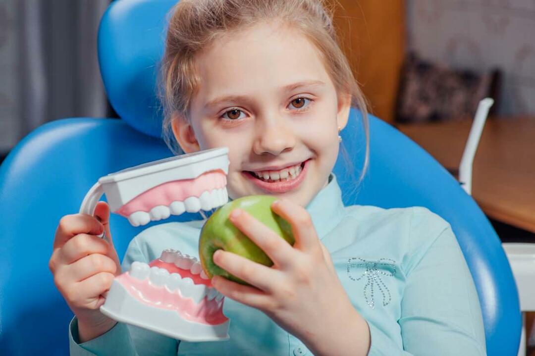 स्कूल जाने वाले बच्चों के लिए दंत चिकित्सा देखभाल कैसी होनी चाहिए?