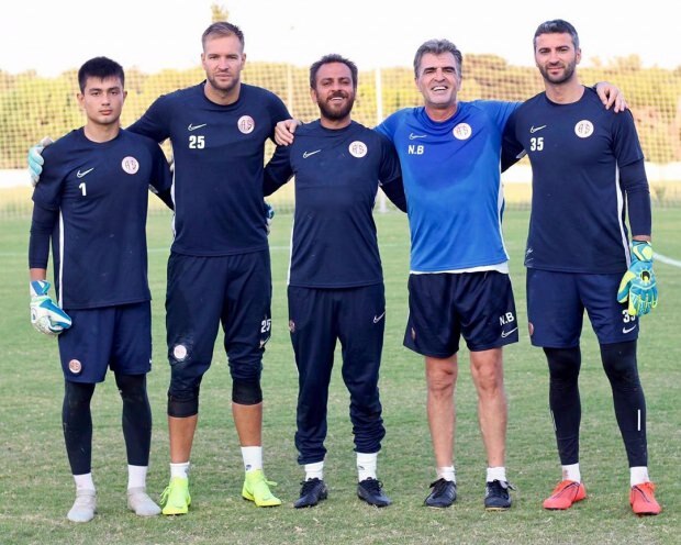 एरैकलस्पोर के फुटबॉल खिलाड़ियों के साथ एरकन कोलकस कोस्टेंडिल प्रशिक्षण