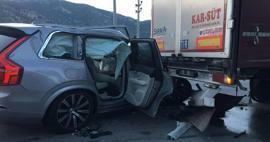 उनका वाहन एक ट्रक से टकरा गया: टैन तास्की के साथ एक यातायात दुर्घटना हुई