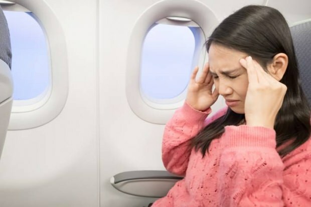 विमान रोग क्या हैं? प्लेन में बीमार होने से बचने के लिए क्या करना चाहिए?