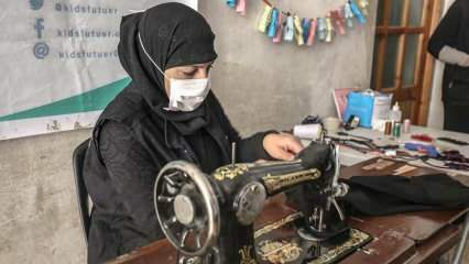 इडलीब के स्वयंसेवक दर्जी द्वारा मरम्मत किए गए कपड़े बच्चों के लिए एक दावत बन जाते हैं