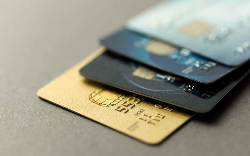 डेबिट कार्ड क्या है, यह क्या करता है? डेबिट कार्ड का उपयोग कहां किया जाता है?
