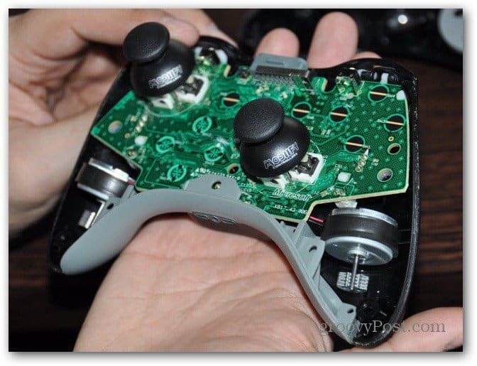 Xbox 360 नियंत्रक एनालॉग थंबस्टिक्स को नए स्टिक्स में बदलें