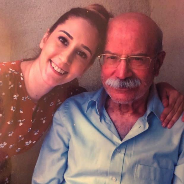 अभिनेत्री Zeynep Koçak का दर्दनाक दिन! उन्होंने अपने पिता को उनकी अंतिम यात्रा पर भेजा ...