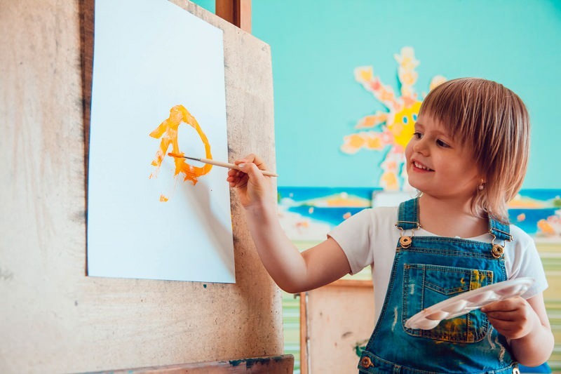 बच्चों को पेंटिंग कैसे सिखाएं? घर पर वाटर कलर गतिविधियाँ! प्राकृतिक जल रंग बनाना