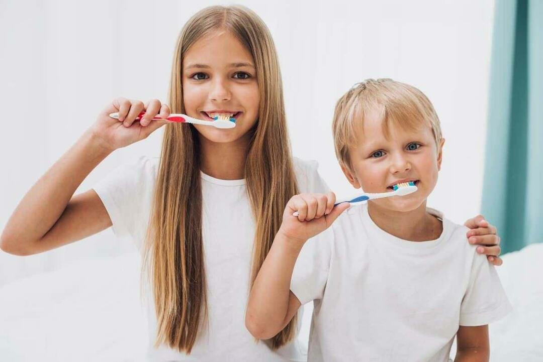 बच्चों को दंत चिकित्सा देखभाल कब मिलनी चाहिए? स्कूल जाने वाले बच्चों के लिए दंत चिकित्सा देखभाल कैसी होनी चाहिए?