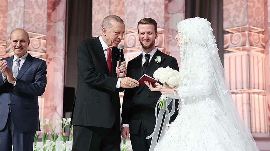 राष्ट्रपति एर्दोआन अपने भतीजे ओसामा एर्दोआन की शादी के गवाह बने