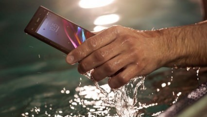 पानी में गिरने वाले फोन पर क्या करना है?