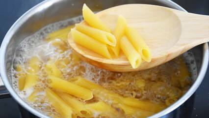 पास्ता के रस का मूल्यांकन कैसे किया जाता है? पास्ता के रस का मूल्यांकन करने और न फैलाने के 3 तरीके
