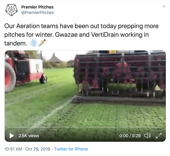 @premierpitches द्वारा ट्विटर पोस्ट का स्क्रीनशॉट दिखाते हुए कि उनकी टीम अपने खेतों को दिखा रही है