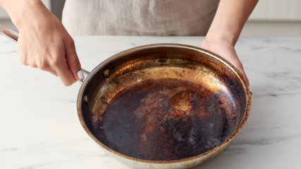 जले हुए धातु के बर्तनों को कैसे साफ़ करें?